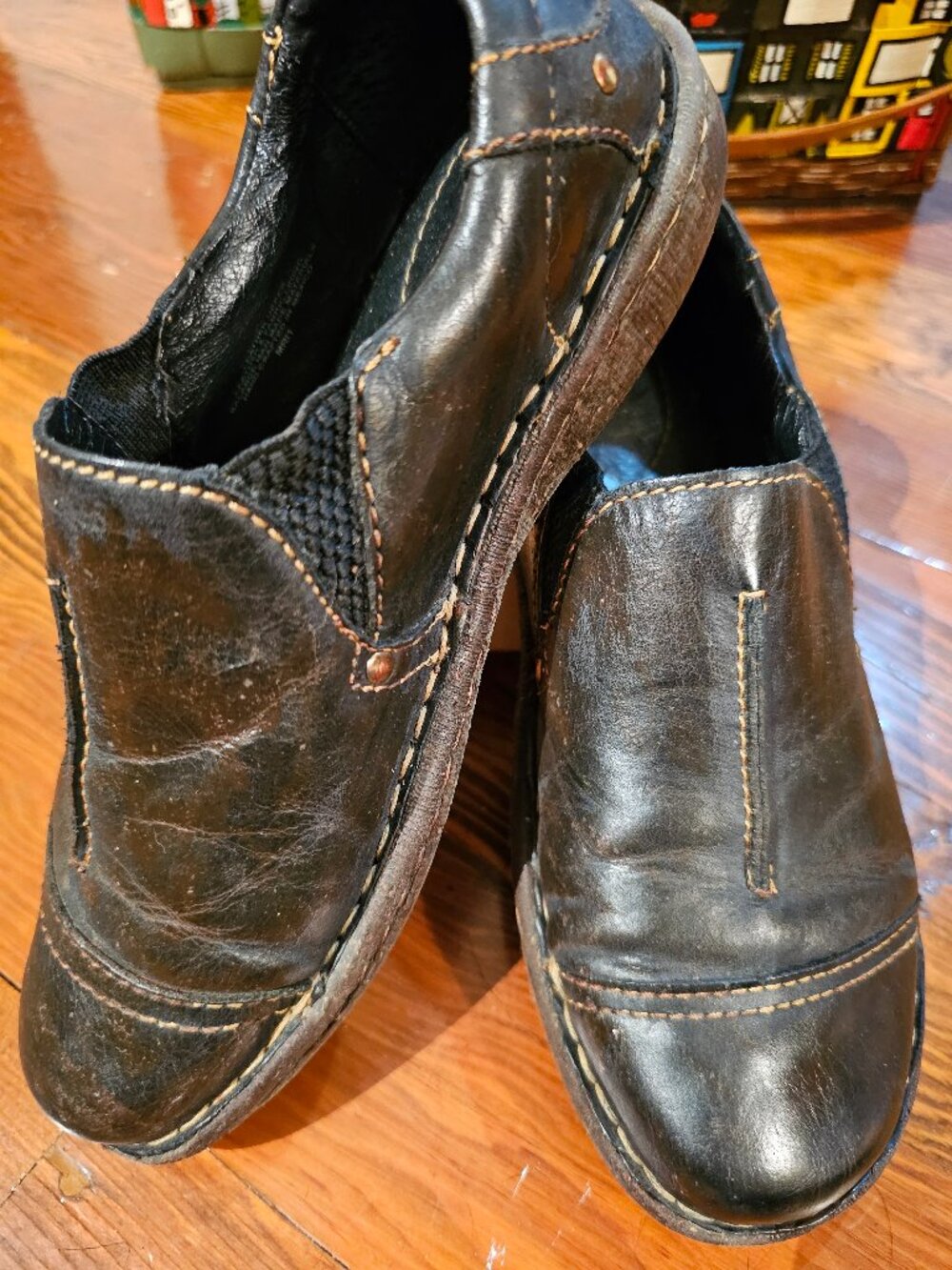 BØRN Black Leather Slip On Loafers Clogs Style W32448 Size 6 / 36.5